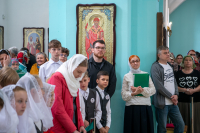 В день памяти преподобного Феодосия, игумена Киево-Печерского, в храме Сретения Господня поселка Вятский Посад совершена Божественная литургия, которую возглавили митрополит Орловский и Болховский Тихон и епископ Североморский и Умбский Тарасий. 16 мая 2026 года.
