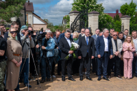 В Духовно-православном центре «Вятский Посад» Орловской области состоялось торжественное открытие памятника схиархимандриту Илию (Ноздрину), 16 мая 2026 года. В Духовно-православном центре «Вятский Посад» Орловской области состоялось торжественное открытие памятника схиархимандриту Илию (Ноздрину), 16 мая 2026 года.
