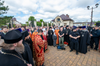 В Духовно-православном центре «Вятский Посад» Орловской области состоялось торжественное открытие памятника схиархимандриту Илию (Ноздрину), 16 мая 2026 года. В Духовно-православном центре «Вятский Посад» Орловской области состоялось торжественное открытие памятника схиархимандриту Илию (Ноздрину), 16 мая 2026 года.