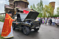Приходская община Казанского храма передала защитникам автомобиль Приходская община Казанского храма передала защитникам автомобиль
