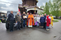 Приходская община Казанского храма передала защитникам автомобиль Приходская община Казанского храма передала защитникам автомобиль