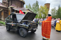 Приходская община Казанского храма передала защитникам автомобиль Приходская община Казанского храма передала защитникам автомобиль
