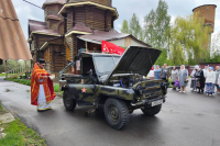 Приходская община Казанского храма передала защитникам автомобиль Приходская община Казанского храма передала защитникам автомобиль