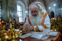 В канун Недели 6-й по Пасхе, о слепом, дня памяти мученицы Пелагии, девы Тарсийской, митрополит Орловский и Болховский Тихон совершил всенощное бдение в Ахтырском кафедральном соборе города Орла. 16 мая 2026 года