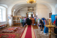 В Неделю 6-ю по Пасхе, о слепом, митрополит Орловский и Болховский Тихон возглавил Божественную литургию в храме святителей Афанасия и Кирилла города Болхова. 17 мая 2026 года