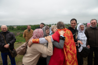 В городе Мценске состоялась Божественная литургия под открытым небом: на месте разрушенного богоборцами Никольского собора на Соборной горе.