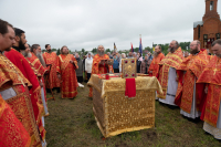 В городе Мценске состоялась Божественная литургия под открытым небом: на месте разрушенного богоборцами Никольского собора на Соборной горе.