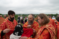 В городе Мценске состоялась Божественная литургия под открытым небом: на месте разрушенного богоборцами Никольского собора на Соборной горе.