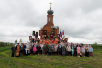 В городе Мценске состоялась Божественная литургия под открытым небом: на месте разрушенного богоборцами Никольского собора на Соборной горе.