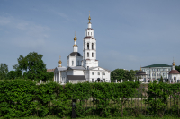 В канун праздника Вознесения Господня, дня памяти Апостола и евангелиста Иоанна Богослова, митрополит Орловский и Болховский Тихон совершил всенощное бдение в Богоявленском соборе города Орла. 20 мая 2026 года.