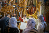 В канун праздника Вознесения Господня, дня памяти Апостола и евангелиста Иоанна Богослова, митрополит Орловский и Болховский Тихон совершил всенощное бдение в Богоявленском соборе города Орла. 20 мая 2026 года.