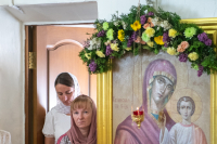 В Попразднство Вознесения Господня, а также в день перенесения мощей святителя и чудотворца Николая из Мир Ликийских в Бар, митрополит Орловский и Болховский Тихон совершил Божественную литургию в Никольском храме поселка Сосково Сосковского района Орловской области. 22 мая 2026 года В Попразднство Вознесения Господня, а также в день перенесения мощей святителя и чудотворца Николая из Мир Ликийских в Бар, митрополит Орловский и Болховский Тихон совершил Божественную литургию в Никольском храме поселка Сосково Сосковского района Орловской области. 22 мая 2026 года