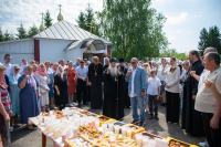 В Попразднство Вознесения Господня, а также в день перенесения мощей святителя и чудотворца Николая из Мир Ликийских в Бар, митрополит Орловский и Болховский Тихон совершил Божественную литургию в Никольском храме поселка Сосково Сосковского района Орловской области. 22 мая 2026 года В Попразднство Вознесения Господня, а также в день перенесения мощей святителя и чудотворца Николая из Мир Ликийских в Бар, митрополит Орловский и Болховский Тихон совершил Божественную литургию в Никольском храме поселка Сосково Сосковского района Орловской области. 22 мая 2026 года