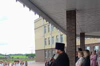 Настоятель храма иконы Божией Матери «Спорительница хлебов» поздравил выпускников