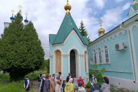 Гимназисты провели экскурсию по Свято-Успенскому монастырю для волонтеров 