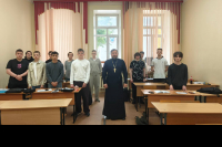 Клирик Свято-Троицкого храма пообщался со студентами