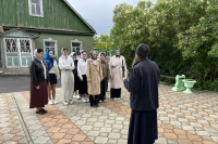 Клирик Свято-Троицкого храма провел экскурсию для выпускников 