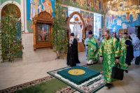 В Седмицу 1-ю по Пятидесятнице (сплошную), в день Святого Духа, в день памяти благоверного великого князя Димитрия Донского и великой княгини Евдокии, в инокинях Евфросинии, митрополит Орловский и Болховский Тихон совершил Божественную Литургию в Свято-Троицком храме поселка Шахово Кромского района Орловской области. 1 июня 2026 года. В Седмицу 1-ю по Пятидесятнице (сплошную), в день Святого Духа, в день памяти благоверного великого князя Димитрия Донского и великой княгини Евдокии, в инокинях Евфросинии, митрополит Орловский и Болховский Тихон совершил Божественную Литургию в Свято-Троицком храме поселка Шахово Кромского района Орловской области. 1 июня 2026 года.