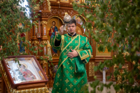В Седмицу 1-ю по Пятидесятнице (сплошную), в день Святого Духа, в день памяти благоверного великого князя Димитрия Донского и великой княгини Евдокии, в инокинях Евфросинии, митрополит Орловский и Болховский Тихон совершил Божественную Литургию в Свято-Троицком храме поселка Шахово Кромского района Орловской области. 1 июня 2026 года. В Седмицу 1-ю по Пятидесятнице (сплошную), в день Святого Духа, в день памяти благоверного великого князя Димитрия Донского и великой княгини Евдокии, в инокинях Евфросинии, митрополит Орловский и Болховский Тихон совершил Божественную Литургию в Свято-Троицком храме поселка Шахово Кромского района Орловской области. 1 июня 2026 года.