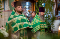 В Седмицу 1-ю по Пятидесятнице (сплошную), в день Святого Духа, в день памяти благоверного великого князя Димитрия Донского и великой княгини Евдокии, в инокинях Евфросинии, митрополит Орловский и Болховский Тихон совершил Божественную Литургию в Свято-Троицком храме поселка Шахово Кромского района Орловской области. 1 июня 2026 года. В Седмицу 1-ю по Пятидесятнице (сплошную), в день Святого Духа, в день памяти благоверного великого князя Димитрия Донского и великой княгини Евдокии, в инокинях Евфросинии, митрополит Орловский и Болховский Тихон совершил Божественную Литургию в Свято-Троицком храме поселка Шахово Кромского района Орловской области. 1 июня 2026 года.