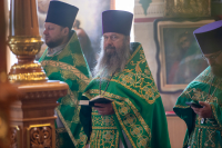 В Седмицу 1-ю по Пятидесятнице (сплошную), в день Святого Духа, в день памяти благоверного великого князя Димитрия Донского и великой княгини Евдокии, в инокинях Евфросинии, митрополит Орловский и Болховский Тихон совершил Божественную Литургию в Свято-Троицком храме поселка Шахово Кромского района Орловской области. 1 июня 2026 года. В Седмицу 1-ю по Пятидесятнице (сплошную), в день Святого Духа, в день памяти благоверного великого князя Димитрия Донского и великой княгини Евдокии, в инокинях Евфросинии, митрополит Орловский и Болховский Тихон совершил Божественную Литургию в Свято-Троицком храме поселка Шахово Кромского района Орловской области. 1 июня 2026 года.