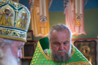 В Седмицу 1-ю по Пятидесятнице (сплошную), в день Святого Духа, в день памяти благоверного великого князя Димитрия Донского и великой княгини Евдокии, в инокинях Евфросинии, митрополит Орловский и Болховский Тихон совершил Божественную Литургию в Свято-Троицком храме поселка Шахово Кромского района Орловской области. 1 июня 2026 года. В Седмицу 1-ю по Пятидесятнице (сплошную), в день Святого Духа, в день памяти благоверного великого князя Димитрия Донского и великой княгини Евдокии, в инокинях Евфросинии, митрополит Орловский и Болховский Тихон совершил Божественную Литургию в Свято-Троицком храме поселка Шахово Кромского района Орловской области. 1 июня 2026 года.
