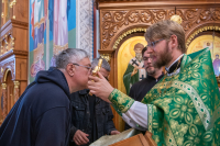 В Седмицу 1-ю по Пятидесятнице (сплошную), в день Святого Духа, в день памяти благоверного великого князя Димитрия Донского и великой княгини Евдокии, в инокинях Евфросинии, митрополит Орловский и Болховский Тихон совершил Божественную Литургию в Свято-Троицком храме поселка Шахово Кромского района Орловской области. 1 июня 2026 года. В Седмицу 1-ю по Пятидесятнице (сплошную), в день Святого Духа, в день памяти благоверного великого князя Димитрия Донского и великой княгини Евдокии, в инокинях Евфросинии, митрополит Орловский и Болховский Тихон совершил Божественную Литургию в Свято-Троицком храме поселка Шахово Кромского района Орловской области. 1 июня 2026 года.