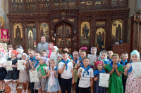 Благочинный Троснянско-Кромского округа провел экскурсию для юных гостей Благочинный Троснянско-Кромского округа провел экскурсию для юных гостей