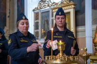 В день памяти святого великомученика Феодора Стратилата, Небесного покровителя сотрудников Федеральной службы судебных приставов, митрополит Орловский и Болховский Тихон возглавил торжественный молебен в Ахтырском кафедральном соборе города Орла, 21 июня 2026 года. В день памяти святого великомученика Феодора Стратилата, Небесного покровителя сотрудников Федеральной службы судебных приставов, митрополит Орловский и Болховский Тихон возглавил торжественный молебен в Ахтырском кафедральном соборе города Орла, 21 июня 2026 года.