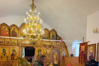 Настоятель храма Вознесения Господня освятил казачье знамя Настоятель храма Вознесения Господня освятил казачье знамя