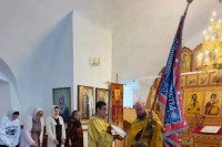 Настоятель храма Вознесения Господня освятил казачье знамя Настоятель храма Вознесения Господня освятил казачье знамя