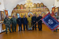 Настоятель храма Вознесения Господня освятил казачье знамя Настоятель храма Вознесения Господня освятил казачье знамя