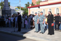Председатель епархиального отдела по взаимодействию с правоохранительными органами иерей Евгений Щенников благословил сотрудников УМВД России по Орловской области на шестимесячную служебную командировку в Северо-Кавказский федеральный округ. 20 июня 2026 года, г.Орел Председатель епархиального отдела по взаимодействию с правоохранительными органами иерей Евгений Щенников благословил сотрудников УМВД России по Орловской области на шестимесячную служебную командировку в Северо-Кавказский федеральный округ. 20 июня 2026 года, г.Орел