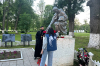 Настоятель Покровского храма принял участие в памятном митинге в День памяти и скорби Настоятель Покровского храма принял участие в памятном митинге в День памяти и скорби
