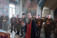 В День памяти и скорби Свято-Троицкий храм посетили военнослужащие В День памяти и скорби Свято-Троицкий храм посетили военнослужащие