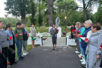 Настоятель Покровского храма принял участие в памятном митинге в День памяти и скорби Настоятель Покровского храма принял участие в памятном митинге в День памяти и скорби
