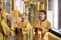 В канун Недели 4-й по Пятидесятнице, дня памяти святителя Ионы, митрополита Московского и всея Руси, чудотворца, и святителя Михаила, первого митрополита Киевского, митрополит Орловский и Болховский Тихон возглавил всенощное бдение в Ахтырском кафедральном соборе города Орла. 27 июня 2026 года, г.Орел