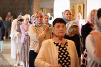 В Неделю 4-ую по Пятидесятнице, день памяти святителя Ионы, митрополита Московского и всея Руси, чудотворца, святителя Михаила, первого митрополита Киевского, митрополит Орловский и Болховский Тихон возглавил Божественную Литургию в Свято-Троицком храме города Мценска. 28 июня 2026 года.