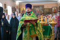 В день Отдания праздника Пятидесятницы и день памяти святой блаженной Ксении Петербургской, митрополит Орловский и Болховский Тихон возглавил Литургию в женском монастыре во имя блаженной Ксении Петербургской в селе Долбенкино Дмитровского района Орловской области. 6 июня 2026 года В день Отдания праздника Пятидесятницы и день памяти святой блаженной Ксении Петербургской, митрополит Орловский и Болховский Тихон возглавил Литургию в женском монастыре во имя блаженной Ксении Петербургской в селе Долбенкино Дмитровского района Орловской области. 6 июня 2026 года