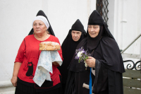 В день памяти Тихвинской иконы Божией Матери митрополит Орловский и Болховский Тихон возглавил Божественную литургию в Троицком Рождества Богородицы Оптине женском монастыре города Болхова. 9 июля 2026 г.