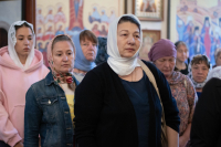 В день памяти Тихвинской иконы Божией Матери митрополит Орловский и Болховский Тихон возглавил Божественную литургию в Троицком Рождества Богородицы Оптине женском монастыре города Болхова. 9 июля 2026 г.
