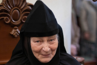 В день памяти Тихвинской иконы Божией Матери митрополит Орловский и Болховский Тихон возглавил Божественную литургию в Троицком Рождества Богородицы Оптине женском монастыре города Болхова. 9 июля 2026 г.
