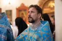 В день памяти Тихвинской иконы Божией Матери митрополит Орловский и Болховский Тихон возглавил Божественную литургию в Троицком Рождества Богородицы Оптине женском монастыре города Болхова. 9 июля 2026 г.