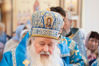 В день памяти Тихвинской иконы Божией Матери митрополит Орловский и Болховский Тихон возглавил Божественную литургию в Троицком Рождества Богородицы Оптине женском монастыре города Болхова. 9 июля 2026 г.