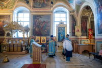 В канун дня Ахтырской иконы Божией Матери, митрополит Орловский и Болховский Тихон совершил всенощное бдение в Ахтырском кафедральном соборе города Орла. 14 июля 2026 г.