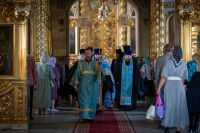 В канун дня Ахтырской иконы Божией Матери, митрополит Орловский и Болховский Тихон совершил всенощное бдение в Ахтырском кафедральном соборе города Орла. 14 июля 2026 г.