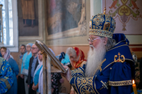 В канун дня Ахтырской иконы Божией Матери, митрополит Орловский и Болховский Тихон совершил всенощное бдение в Ахтырском кафедральном соборе города Орла. 14 июля 2026 г.