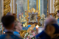 В канун дня Ахтырской иконы Божией Матери, митрополит Орловский и Болховский Тихон совершил всенощное бдение в Ахтырском кафедральном соборе города Орла. 14 июля 2026 г.