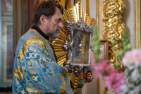 В канун дня Ахтырской иконы Божией Матери, митрополит Орловский и Болховский Тихон совершил всенощное бдение в Ахтырском кафедральном соборе города Орла. 14 июля 2026 г.