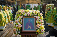18 июля 2026 года, в праздник обретения честных мощей преподобного Сергпия, игумена Радонежского (1422), Святейший Патриарх Московский и всея Руси Кирилл совершил Божественную литургию на Соборной площади Свято-Троицкой Сергиевой лавры. Вместе с сонмом архиереев Предстоятелю Русской Православной Церкви сослужил и глава Орловской митрополии. 18 июля 2026 года, в праздник обретения честных мощей преподобного Сергпия, игумена Радонежского (1422), Святейший Патриарх Московский и всея Руси Кирилл совершил Божественную литургию на Соборной площади Свято-Троицкой Сергиевой лавры. Вместе с сонмом архиереев Предстоятелю Русской Православной Церкви сослужил и глава Орловской митрополии.